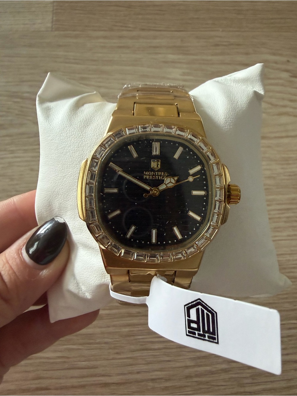 Montres Prestige Classic -40mm gold with black dial and baguette-style crystals